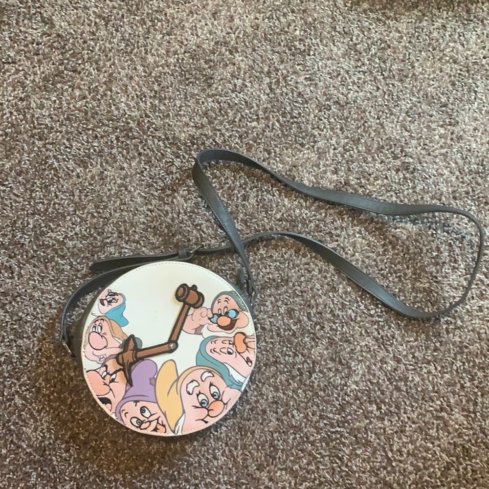 7 dwarves Disney bag Danielle Nicole.